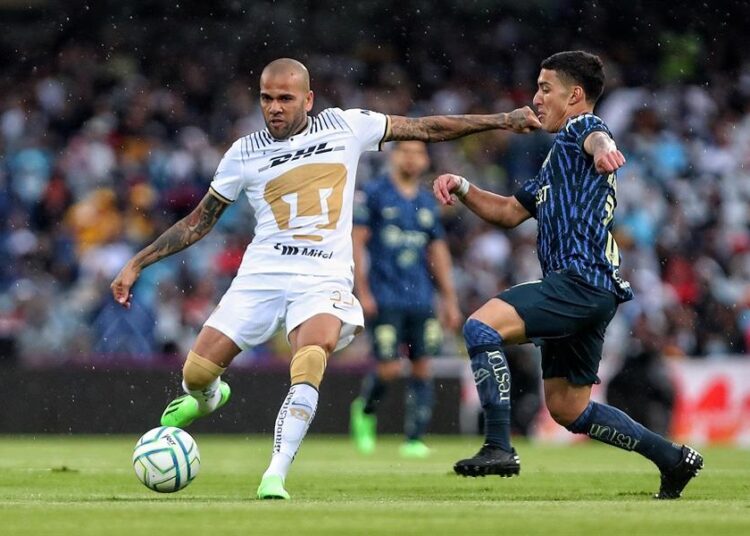 Pumas piden a Dani Alves indemnización de 5 mdd