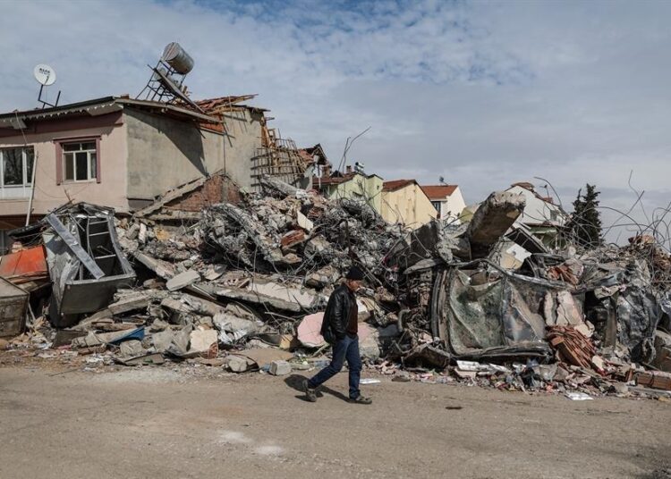 EEUU ofrece 100 mdd más de ayuda para Turquía y Siria