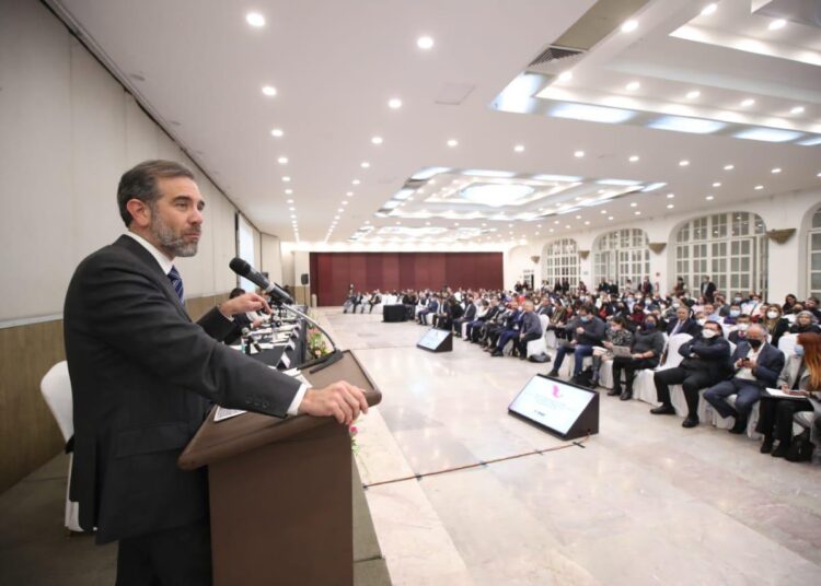 Presenta INE controversia constitucional