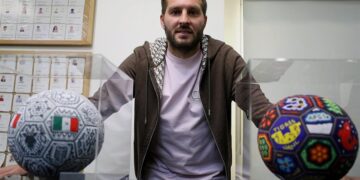 Gignac subastará balones para ayudar a infancias