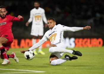 Impiden a jugador de Pumas hablar de Dani Alves
