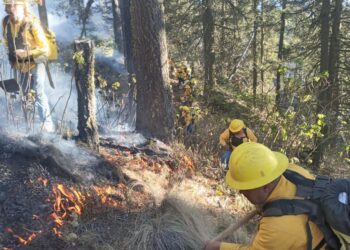 Céspedes supervisa incendios en Atzitzintla