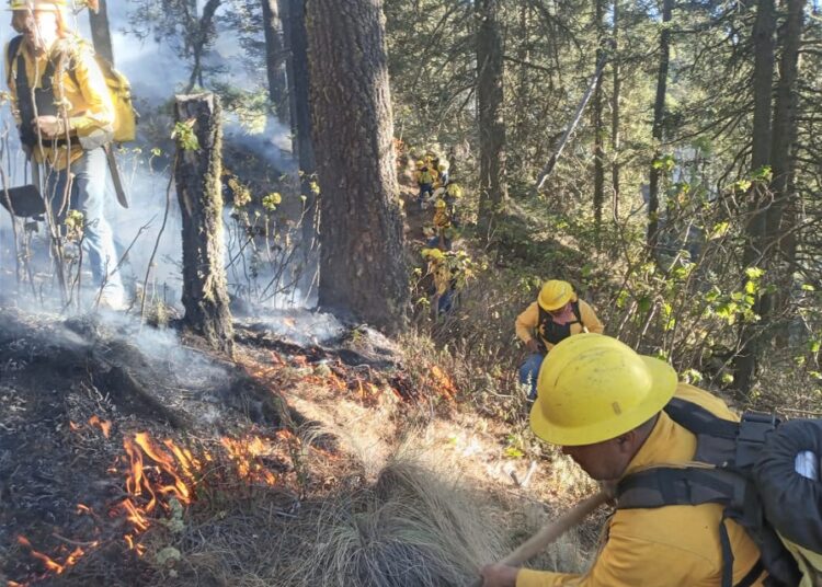 Céspedes supervisa incendios en Atzitzintla