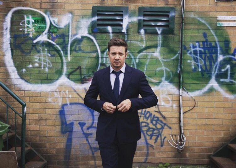 Jeremy Renner, esperanzado en medio de su difícil recuperación