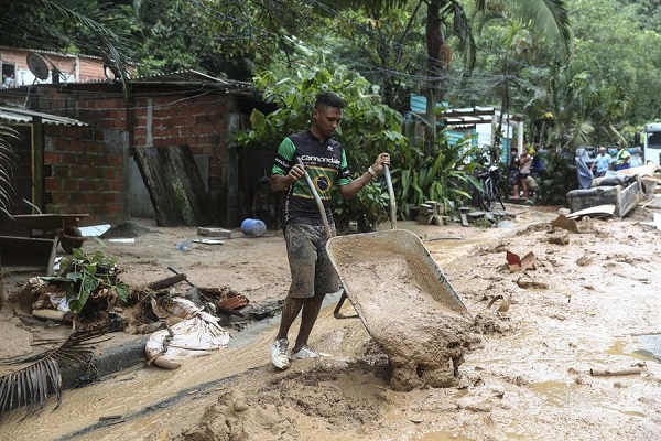 La imagen tiene un atributo ALT vacío; su nombre de archivo es Lluvias-Brasil-feb-2023_2.jpg