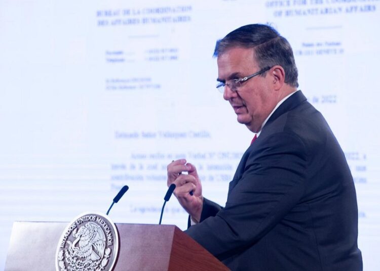 Ebrard niega que haya aceptado programa Quédate en México