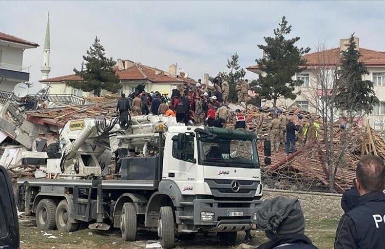 Nuevo terremoto en Turquía causa un muerto y 69 heridos