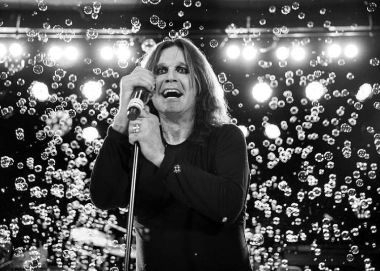 Ozzy Osbourne cancela gira por debilidad física