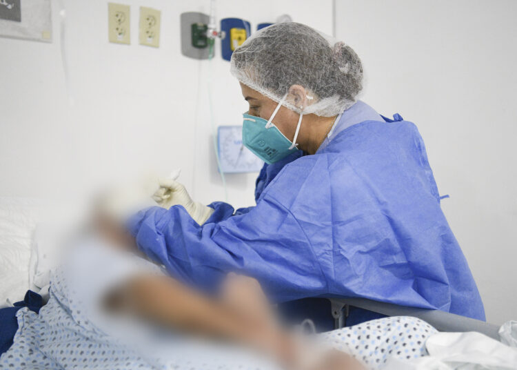 Aumentan hospitalizados por COVID-19: Salud