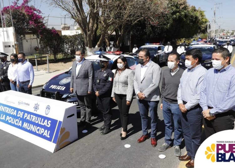 Céspedes entrega patrullas en San Andrés Cholula