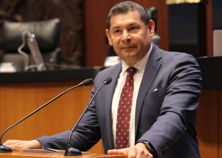Armenta a favor del acceso educativo para población vulnerable