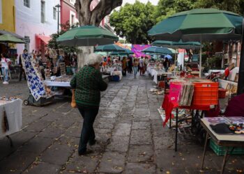 Artesanos reciben permisos de venta en Puebla