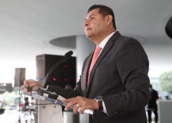 Armenta impulsa transición automotriz eléctrica
