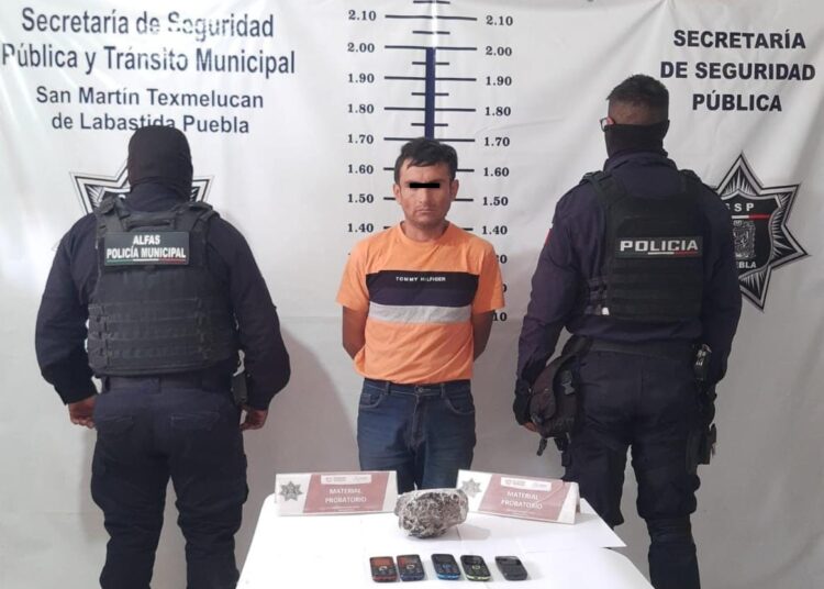 Detiene a sujeto por robo de 5 celulares en Texmelucan