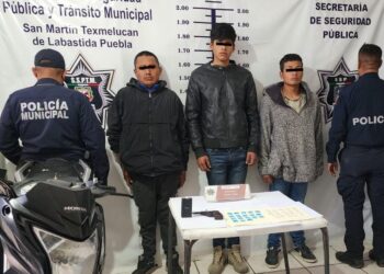 Detienen a 3 asaltantes, portaban arma de fuego y droga