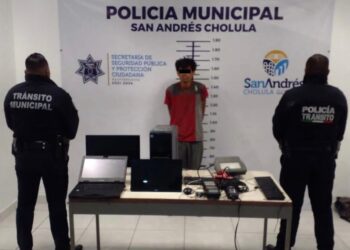 Lo detienen por robar 3 computadoras en Atlixcáyotl