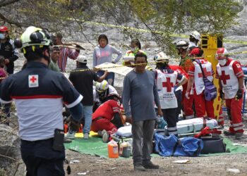 5 peregrinos de Ajalpan, graves tras accidente