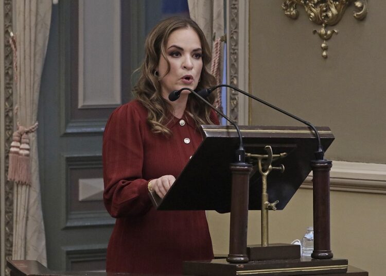 Elsa Bracamonte comparece ante Congreso del Estado