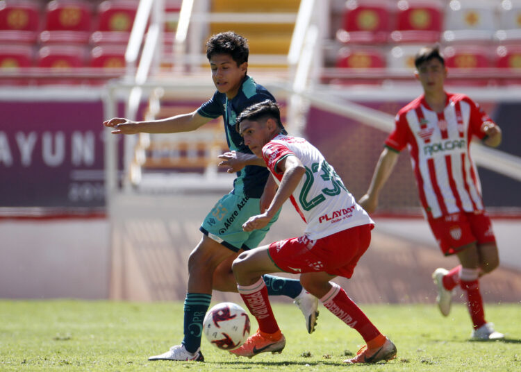 Coordinador de Fuerzas Básicas del Puebla cobró a niños por jugar