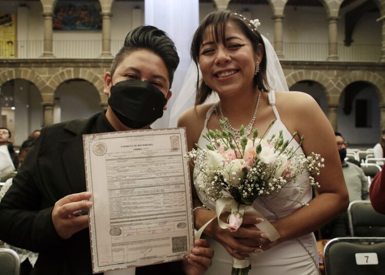 Realizan ceremonia de matrimonios colectivos gratuitos
