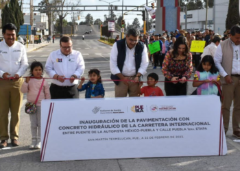 Layón en compañía del gobernador inauguró entredas a Texmelucan, y entregó apoyos