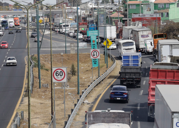 Socios Conatram realizaron bloqueos en casetas de peaje de Puebla, exigen alto a abusos de grúas
