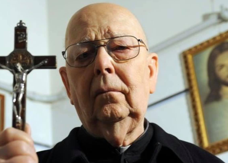 ¿Quién fue Gabriele Amorth, el sacerdote de la película El Exorcista del Papa?