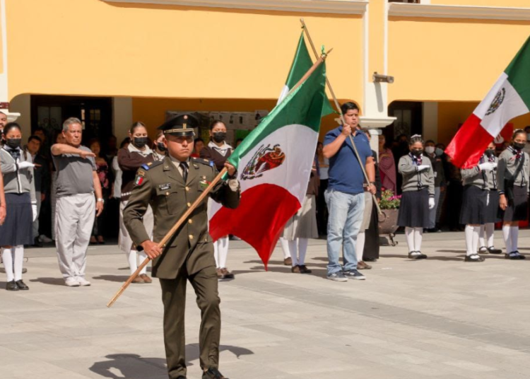 Tlatehui encabeza ceremonia de incineración de banderas