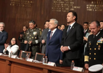 Falta de protocolo y discursos