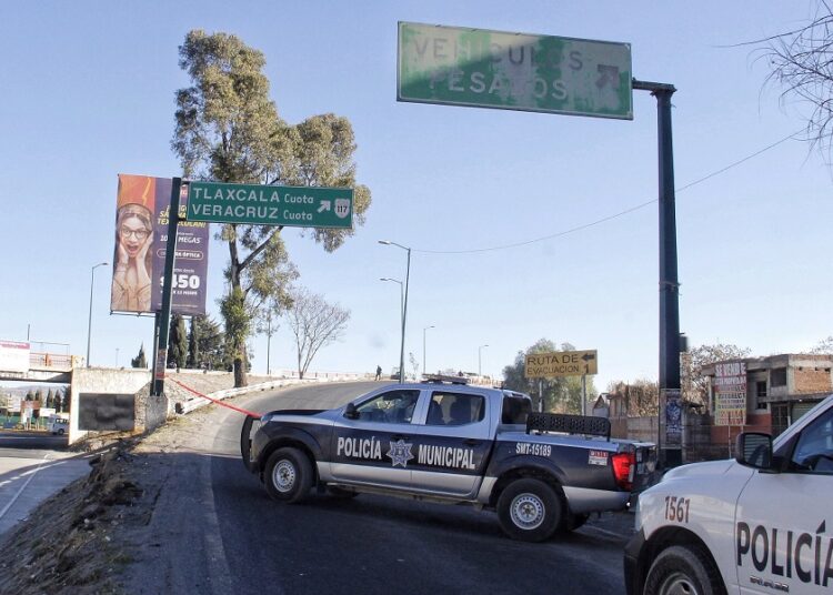 Encuentran embolsado en carretera a SMT