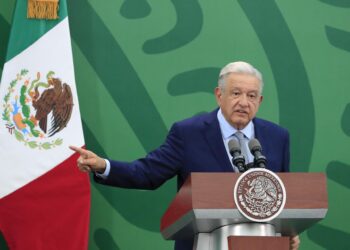 AMLO celebra polémica elección de presidenta del INE