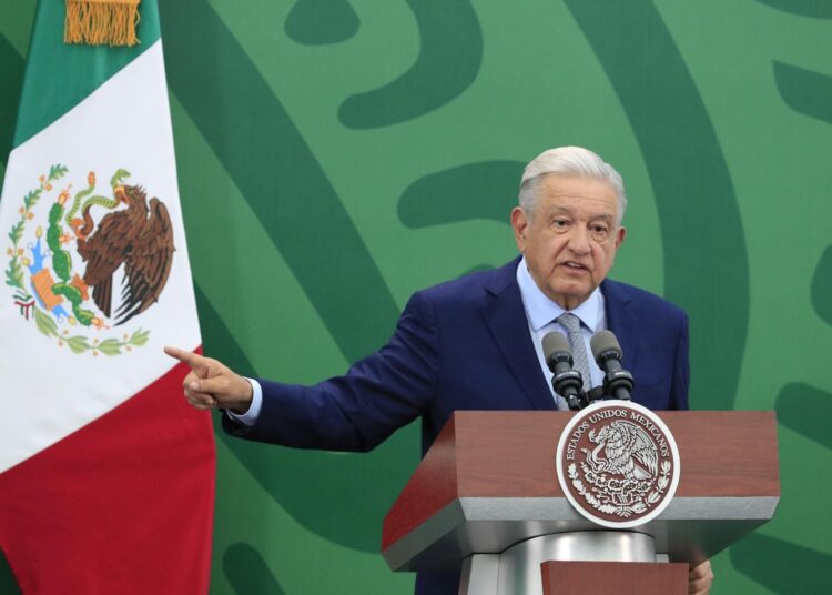 AMLO celebra polémica elección de presidenta del INE