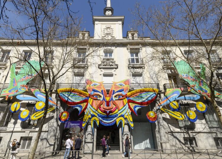 Flores adornan la Casa de México en Madrid por primavera
