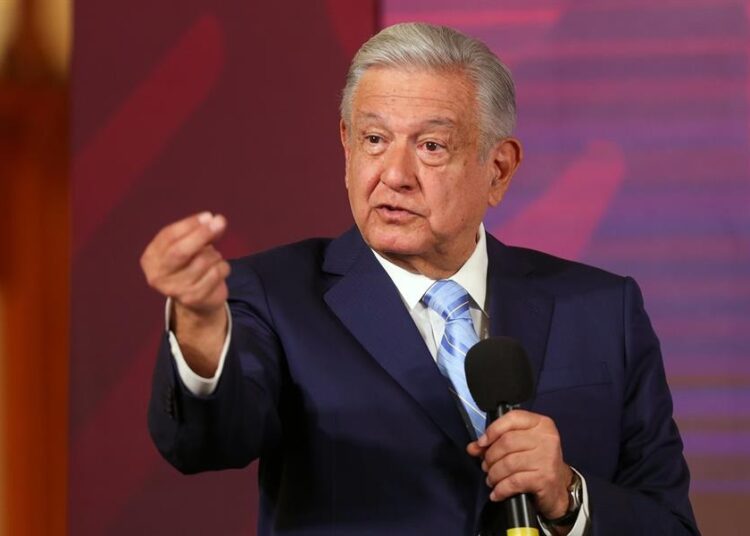 AMLO niega persecución política contra Calderón