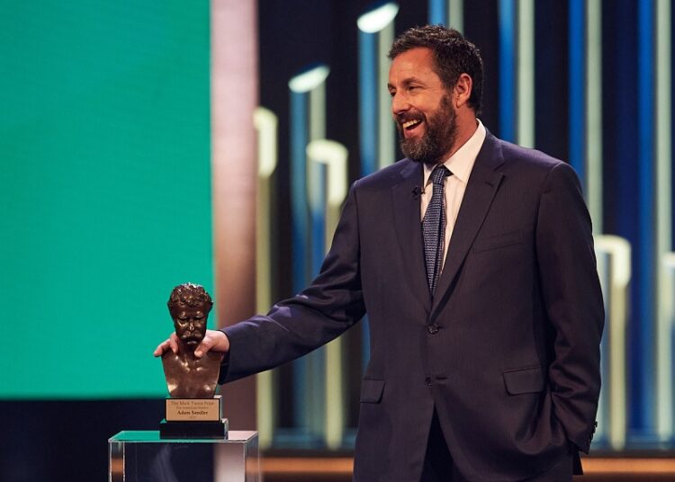 Washington premia humor de Adam Sandler