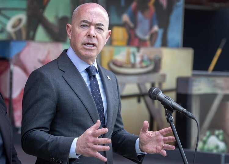 EEUU defiende cooperar con México en lucha contra drogas