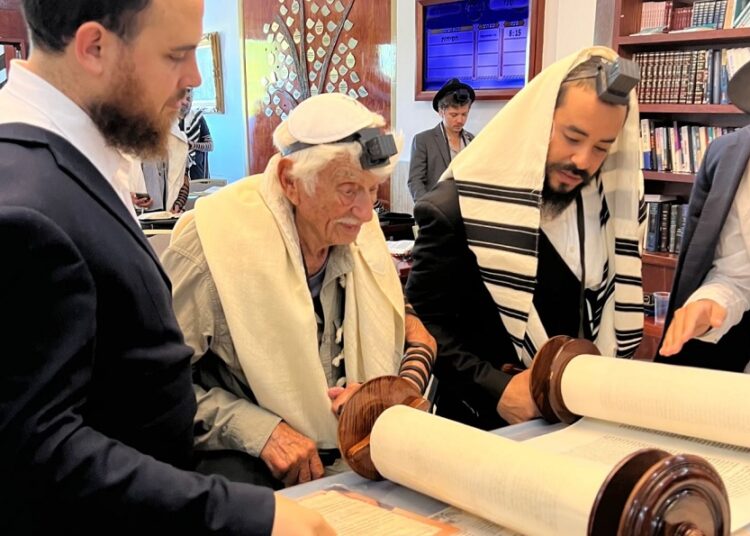 Celebra su bar mitzvá no a los 13 ¡sino a los 102 años!