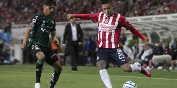 Chivas suma cuarta victoria en fila y sube al tercer lugar