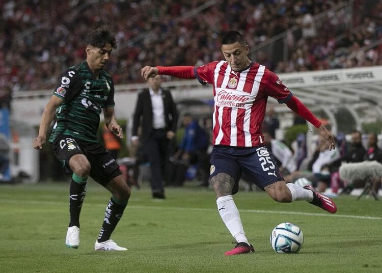 Chivas suma cuarta victoria en fila y sube al tercer lugar