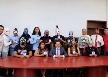 Comisión de Box y Lucha Libre certifica a 12 luchadores