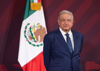 AMLO acusa a SCJN de excederse por frenar plan B
