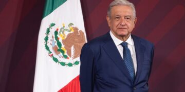 AMLO acusa a SCJN de excederse por frenar plan B