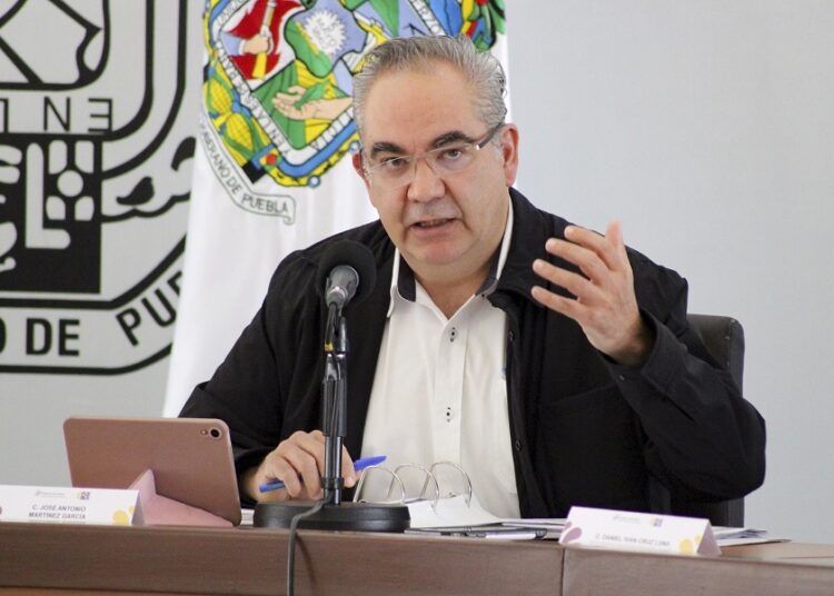 Casos activos de COVID siguen en descenso