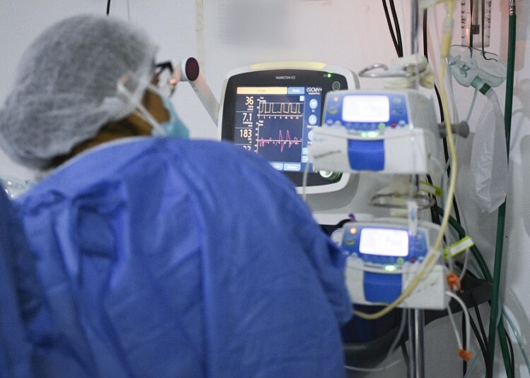 Continúa descenso de hospitalización por COVID-19