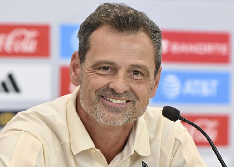 Cocca inicia primera concentración como seleccionador mexicano