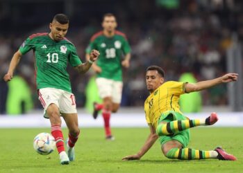 México empata con Jamaica y clasifica a semifinal