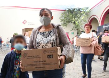 Bienestar entrega 6 mil litros de producto lácteo