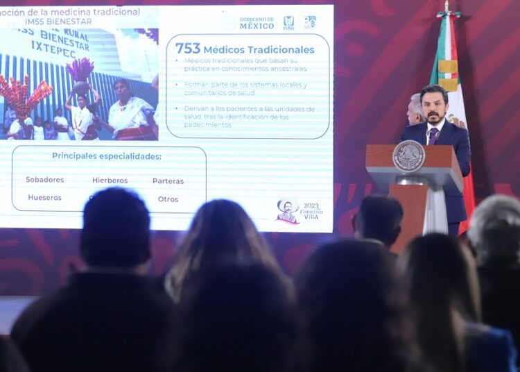 IMSS lanza convocatoria para reclutar a médicos especialistas jubilados