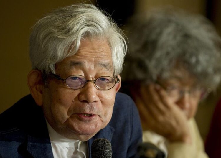 Muere a los 88 años el Nobel de Literatura japonés Kenzaburo Oé