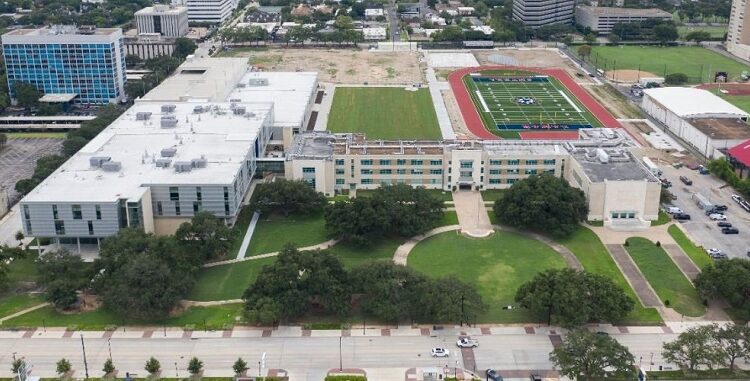 Tiroteo en escuela preparatoria de Texas deja 2 heridos